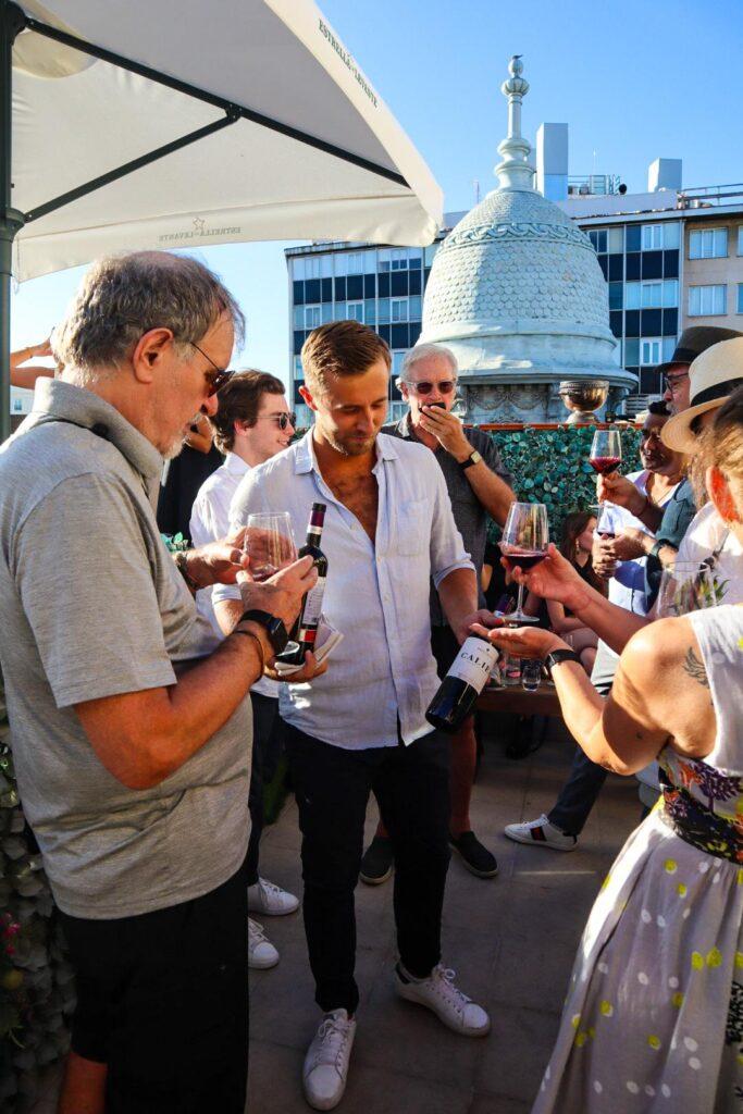 Group of guests enjoying a wine tasting in Valencia at an outdoor event